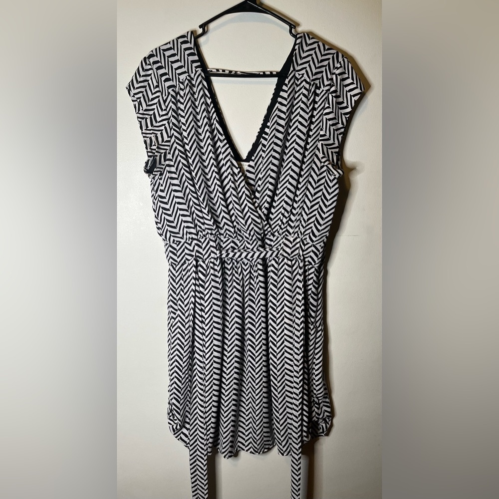Daniel Rainn black and white dress size large